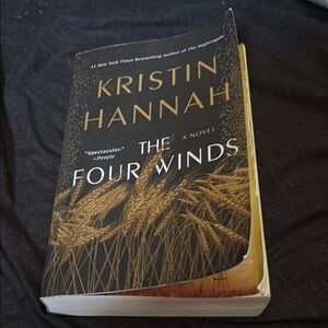 The Four Winds paperback novel by Kristin Hannah